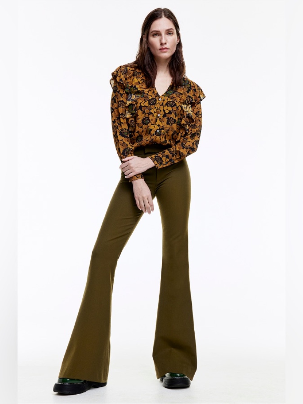 SMYTHE - BOOTCUT PANT
ARMY size 10
